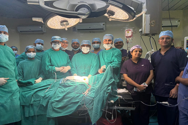 हृदय के पास छिपा था कैंसर, डॉक्टरों ने ढूंढकर किया ऑपरेशन, दी नई ज़िंदगी