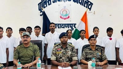 नारायणपुर में 16 माओवादियों ने छोड़ा आतंक का साथ, 70 लाख का था इनाम