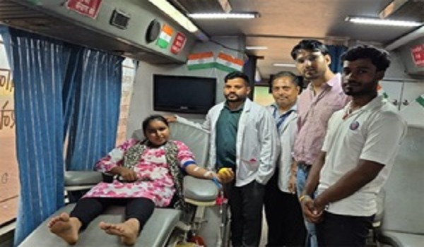 शहीद नंदकुमार पटेल शासकीय महाविद्यालय के छात्र-छात्राओं ने किया रक्तदान