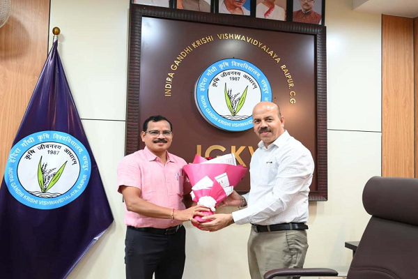 कृषि विश्वविद्यालय के नए कुलसचिव ने पदभार ग्रहण किया