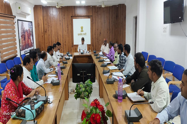  कलेक्टर श्री गोपाल वर्मा ने ली उद्यान विभाग की समीक्षा बैठक