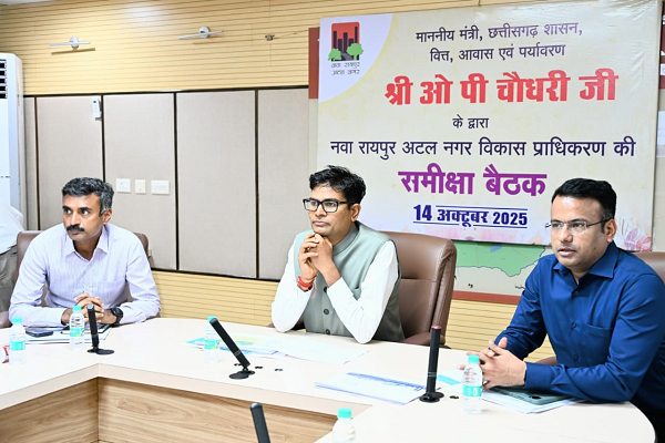  नवा रायपुर में निवेश और विकास कार्यों की प्रगति की समीक्षा