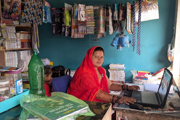  महतारी वंदन योजना: लैपटॉप से लेकर लोकसेवा केन्द्र तक, रानी श्रीवास ने दिखाई आत्मनिर्भरता की राह