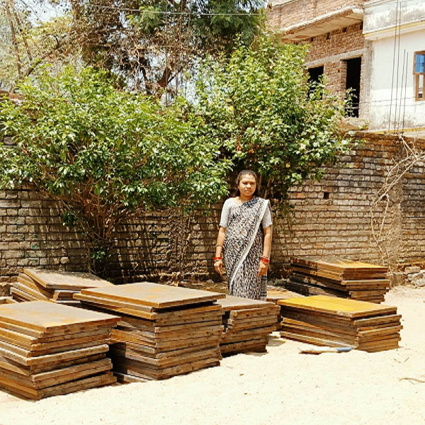 सेंट्रिंग प्लेट्स से मिला दी रश्मि के सपनों को सहारा