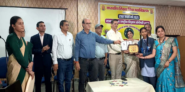 क्वांटम युग में कोरिया की चमक- अंशिका कश्यप बनीं प्रदेश की टॉपर, अब करेंगी राष्ट्रीय मंच पर प्रतिनिधित्व