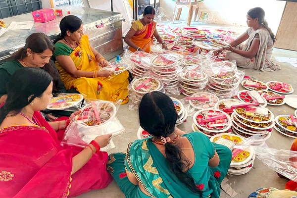 स्व-सहायता समूहों की मेहनत में रंग भर रहा है बिहान बाजार