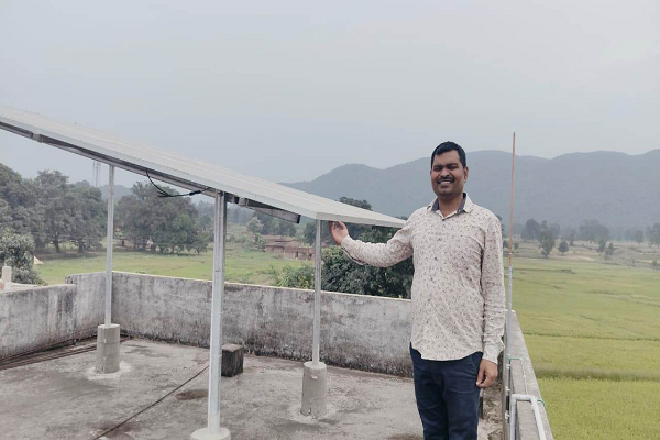  प्रधानमंत्री सूर्यघर मुफ्त बिजली योजना से ऊर्जा उत्पादक बना अरूण गुप्ता