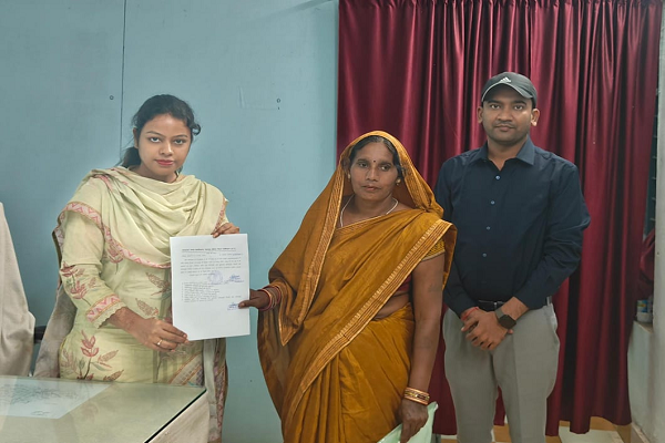 संवेदनशील प्रशासन की मिसाल, दिवंगत कोटवार भूधरदास की पत्नी श्रीमती बासन बाई को सिर्फ 20 दिनों में मिली कोटवारी की जिम्मेदारी