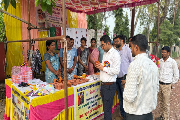  दीवाली पर &lsquo;महिला उद्यमिता स्टॉल&rsquo; में झलकी बिहान की चमक