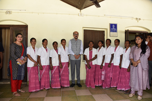 राज्यपाल श्री रमेन डेका ने दुगली में वनधन विकास केन्द्र का किया अवलोकन