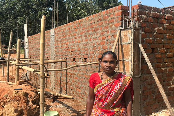 प्रधानमंत्री आवास योजना से पक्के घर का सपना हुआ साकार-श्रीमती महंती बेक