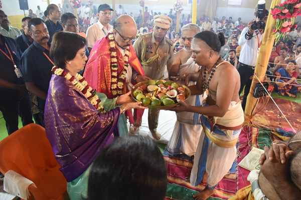 राज्यपाल श्री रमेन डेका ने भिलाई स्कंदाश्रम में की पूजा