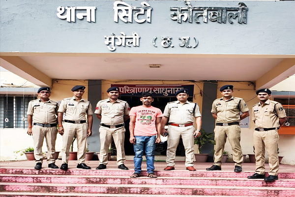  नाबालिग बालिका की अश्लील फोटो वायरल करने एवं बलात्कार बनाने वाले आरोपी को पुणे महाराष्ट्र से किया गया गिरफ्तार