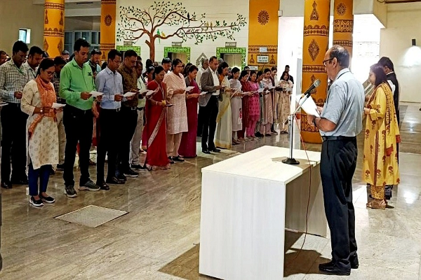राष्ट्रीय एकता दिवस पर मंत्रालय में अधिकारी-कर्मचारियों ने शपथ ली