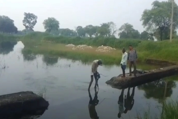 सरकारी चेक डैम को तोड़ने का मामला: ग्रामीणों ने की शिकायत, SDO ने जांच के दिए निर्देश