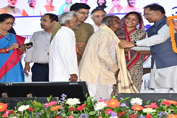  विशेष लेख : वरिष्ठ नागरिकों के सम्मान, सुरक्षा और कल्याण के लिए प्रतिबद्ध - छत्तीसगढ़ का आदर्श मॉडल