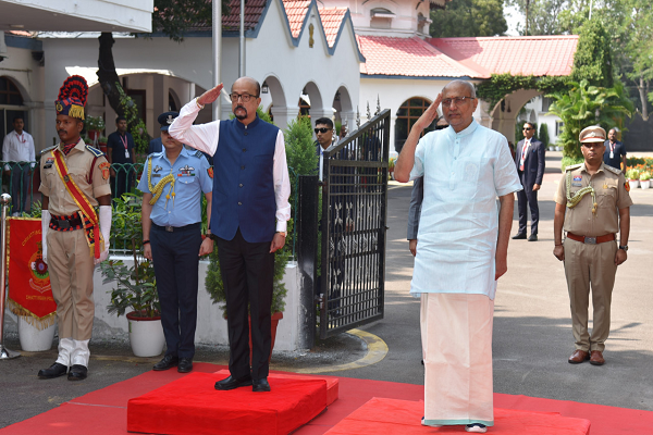 उप राष्ट्रपति को दिया गया गार्ड ऑफ ऑनर