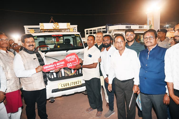 उपमुख्यमंत्री श्री विजय शर्मा ने पीएम मत्स्य संपदा योजना के तहत मत्स्यपालकों को पिकअप वाहन की सौंपी चाबी