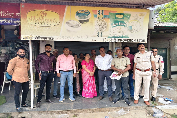 हाउसिंग बोर्ड की दुकानों से अवैध कब्ज़ा हटाया गया