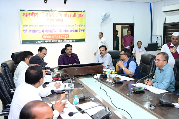 प्रमुख सचिव श्री सोनमणी बोरा ने की विभागीय योजनाओं की समीक्षा