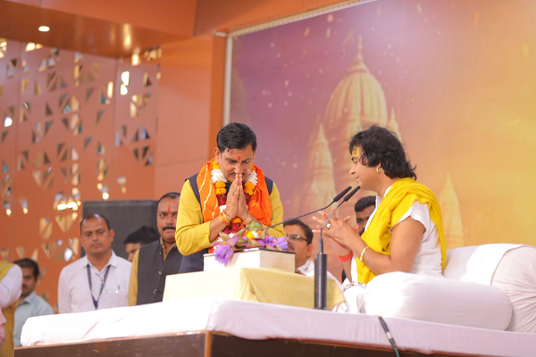 श्रीराम कथा में शामिल हुए केंद्रीय राज्य मंत्री तोखन साह