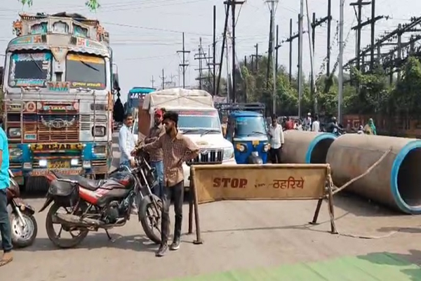 खुले गड्ढे में डूबने से दो मासूमों की मौत, आक्रोशित लोगों ने रिंग रोड किया जाम