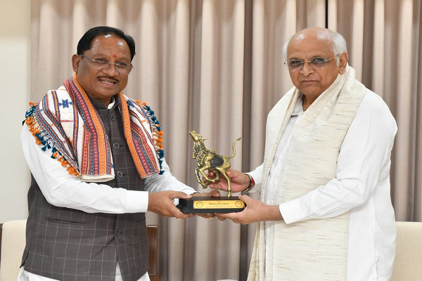  मुख्यमंत्री श्री विष्णु देव साय ने गांधीनगर में गुजरात के मुख्यमंत्री श्री भूपेंद्र पटेल से की सौजन्य भेंट