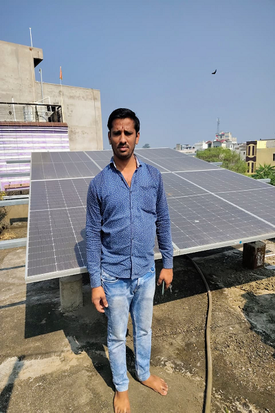 प्रधानमंत्री सूर्यघर योजना से बचत और पर्यावरण संरक्षण : सौर ऊर्जा से आत्मनिर्भर बना रूपेश अग्रवाल का घर