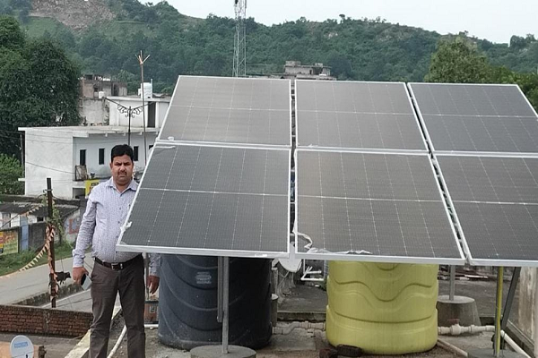 बिजली पर निर्भरता घट गई और सौर ऊर्जा से रौशन हुआ घर-रविंद्र नाथ गोपाल