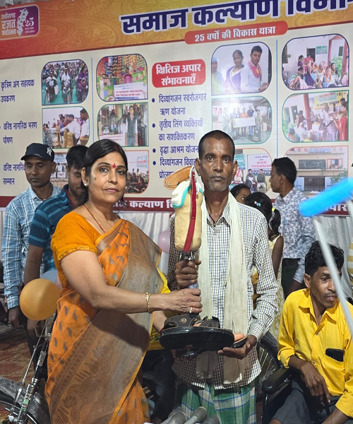 दिव्यांग मनोज को मिला नया सहारा