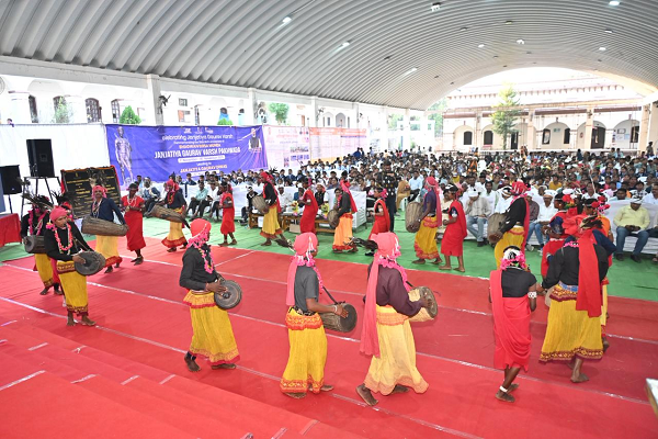 धरती आबा बिरसा मुंडा की 150वीं जयंती पर गूंजा जनजातीय गौरव&mdash;जिला स्तरीय कार्यक्रम में राजस्व मंत्री श्री वर्मा हुए शामिल