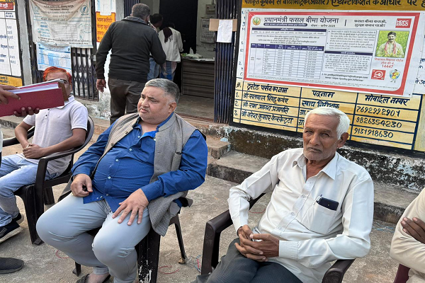 पर्यटन मंत्री श्री राजेश अग्रवाल ने किया धान खरीदी केन्द्र डांडगांव का निरीक्षण