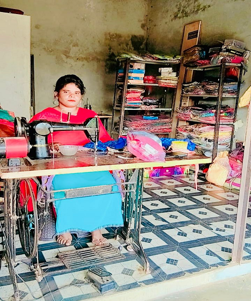 माओवाद प्रभावित क्षेत्र से निकलकर आत्मनिर्भरता की मिसाल बनीं श्रीमती सरोज पोडियाम