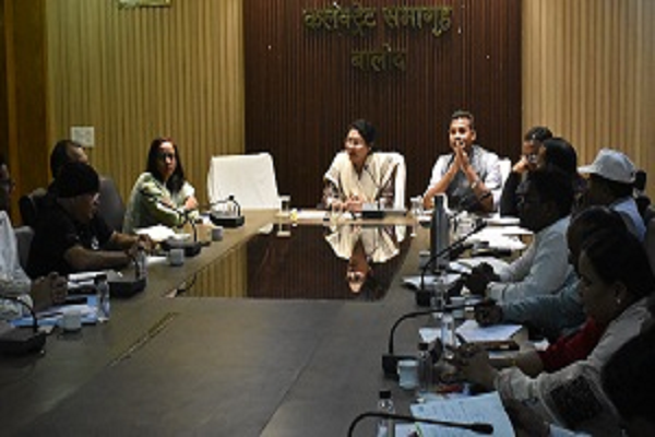 सभी नोडल अधिकारी धान खरीदी केन्द्रों में निर्धारित समयावधि में अपनी उपस्थिति सुनिश्चित करें : कलेक्टर