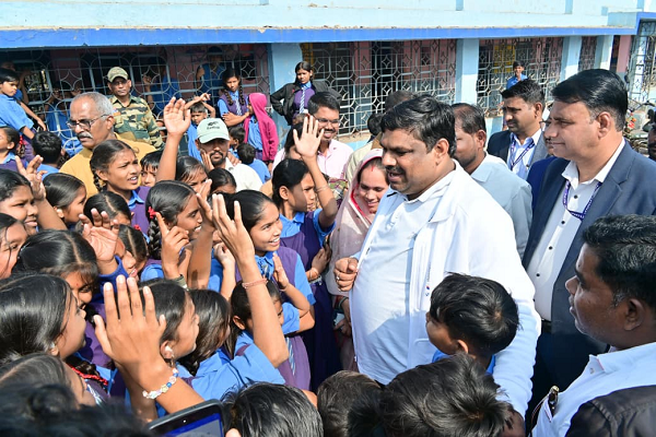 पोटिया प्राइमरी एवं मिडिल स्कूल का शिक्षा मंत्री गजेन्द्र यादव ने किया निरीक्षण