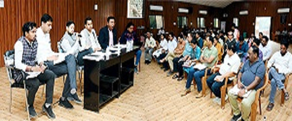 कलेक्टर ने निर्वाचक नामावलियों की विशेष गहन पुनरीक्षण कार्य की समीक्षा की