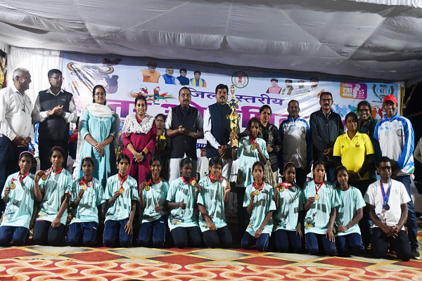 बस्तर ओलम्पिक 2025 : अबूझमाड़ ओरछा की बेटियाँ संभाग स्तरीय खो-खो प्रतियोगिता में नारायणपुर का करेंगी प्रतिनिधित्व