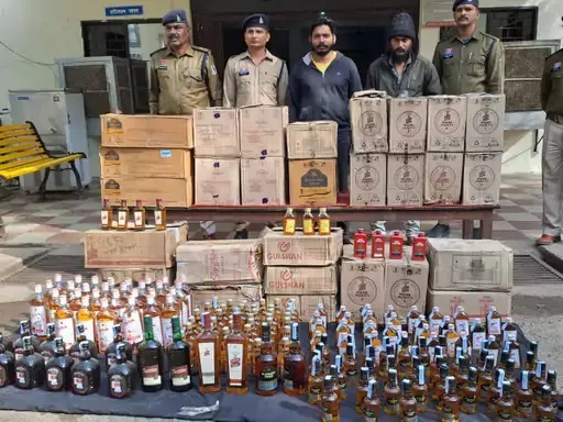   कार से बरामद हुई 272 लीटर अंग्रेजी शराब, 2 गिरफ्तार