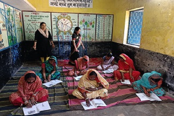 सास-बहू और ससुर ने जगाई शिक्षा की लौ