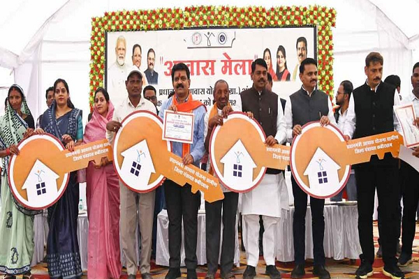  उप मुख्यमंत्री श्री विजय शर्मा के संकल्पित प्रयास से हजारों परिवारों के खुद के पक्के आशियाने का सपना हो रहा साका