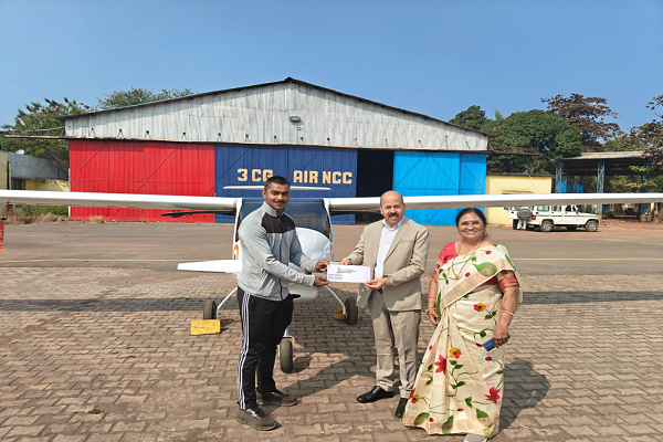  कृषि महाविद्यालय के कैडेट्स ने सीखे विमान उड़ाने के गुर