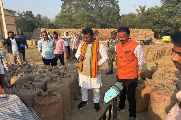  विधायक रोहित साहू ने सहसपुर धान खरीदी केंद्र का किया निरीक्षण, व्यवस्थाओं का लिया जायजा 