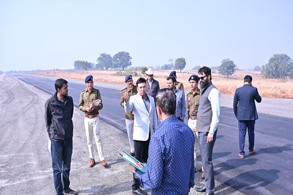 राष्ट्रपति श्रीमती द्रौपदी मुर्मू के प्रस्तावित आगमन की तैयारी के संबंध में कलेक्टर एवं एसएसपी ने आगडीह का किया निरीक्षण