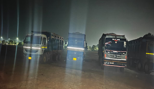 रातभर नाकेबंदी कर खनिज विभाग ने 8 हाईवा किए जब्त