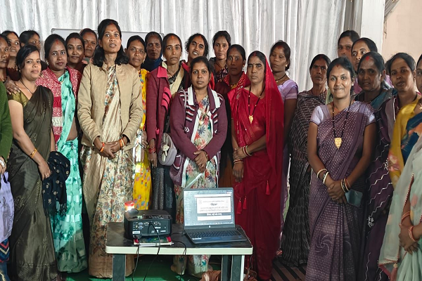 विशेष लेख : स्व-सहायता समूहों को बाजार से जोड़ने की दिशा में ठोस पहल  