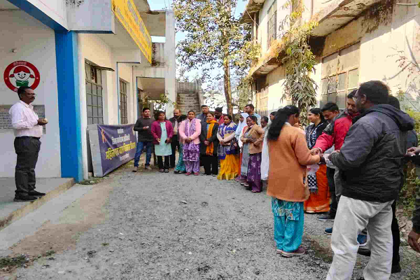कार्य मे लापरवाही पर आंगनबाड़ी कार्यकर्ता व सहायिका पर हुई कार्रवाई