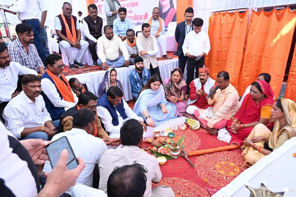 पंडरिया में 19 करोड़ की लागत ने बनेंगीं सड़कें, भावना बोहरा ने किया भूमिपूजन