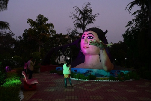 ऊर्जा पार्क में रंग-बिरंगे म्यूजिकल फाउंटेन की बिखरी मोहक छटा