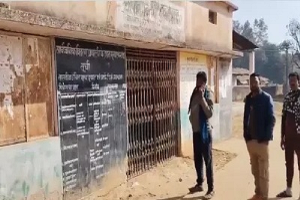 पीडीएस दुकान पर चोरों का धावा: 30 हजार से ज्यादा का राशन पार