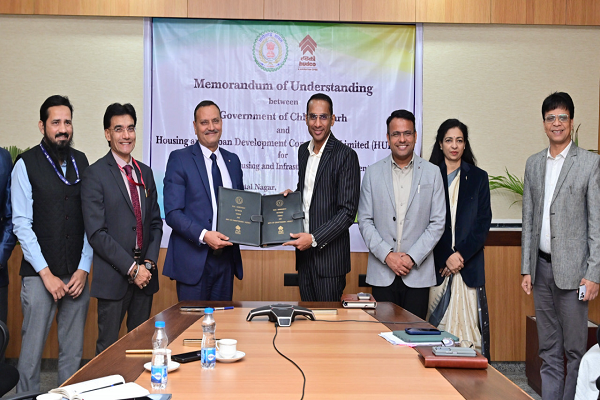 रायपुर : आवास और बुनियादी ढांचा विकास के लिए एम.ओ.यू. पर हस्ताक्षर